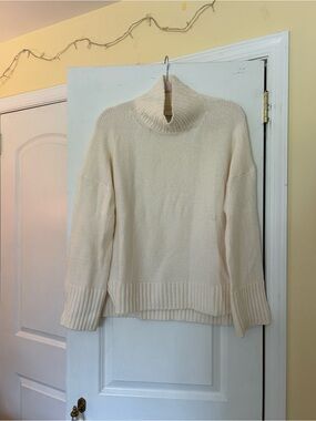 ABERCROMBIE Cream Turtleneck Sweater